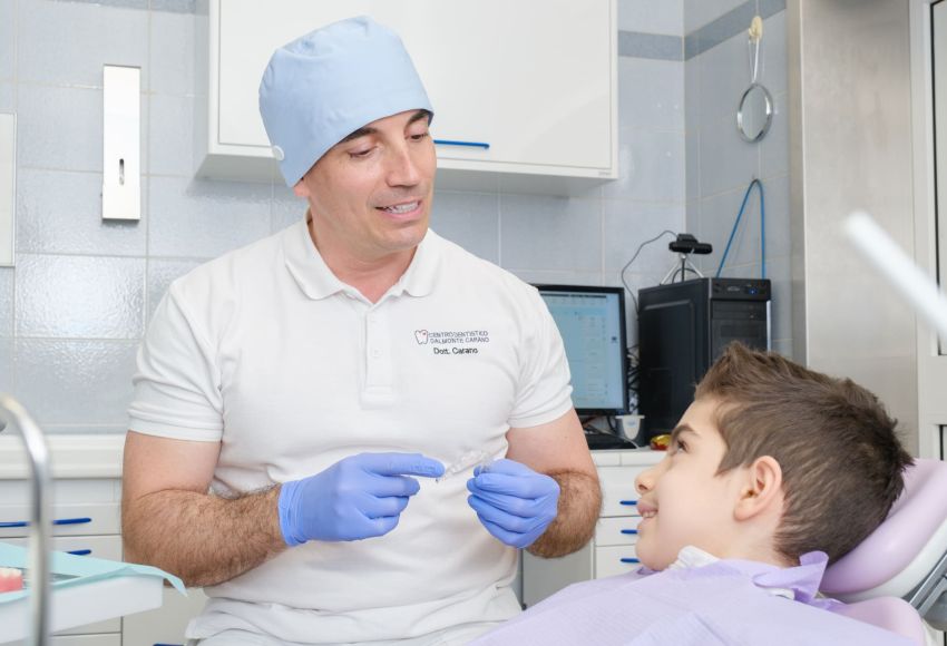prima visita dal dentista per bambini in ambiente sereno