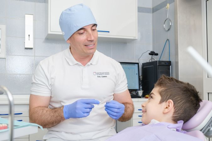 prima visita dal dentista per bambini in ambiente sereno